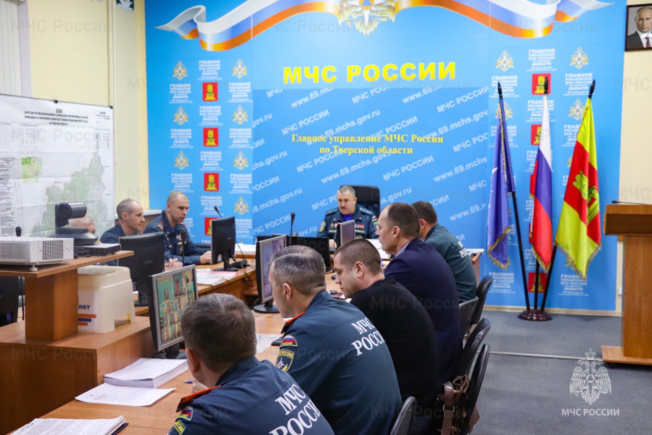Из-за непогоды в Главном управлении МЧС России по Тверской области прошло оперативное совещание Из-за непогоды в Главном управлении МЧС России по Тверской области прошло оперативное совещание