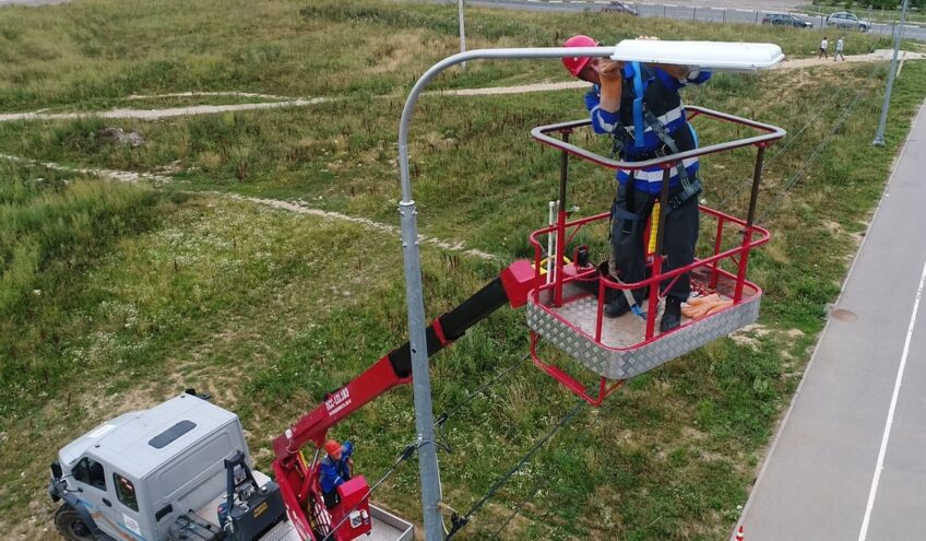 Энергетики «Тверьэнерго» ведут работы по организации уличного освещения в районах Верхневолжья