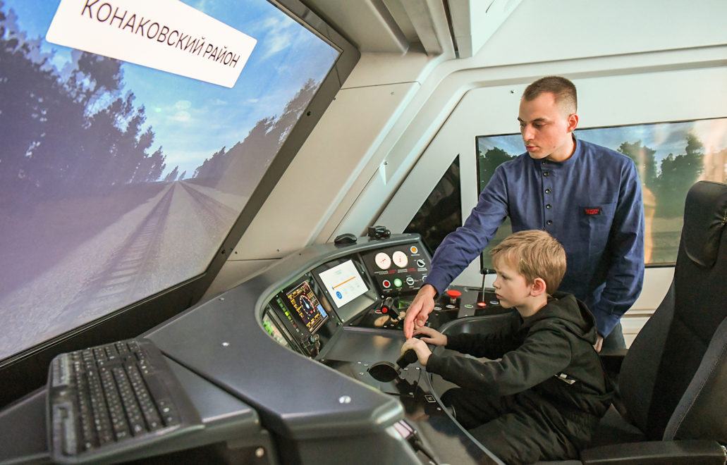 Путешествие во времени и пространстве: Посетители ВДНХ увидели настоящее и будущее Верхневолжья