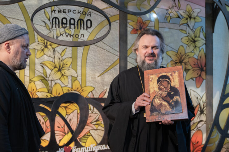 Чин освящения: Митрополит Тверской и Кашинский Амвросий посетил театр кукол