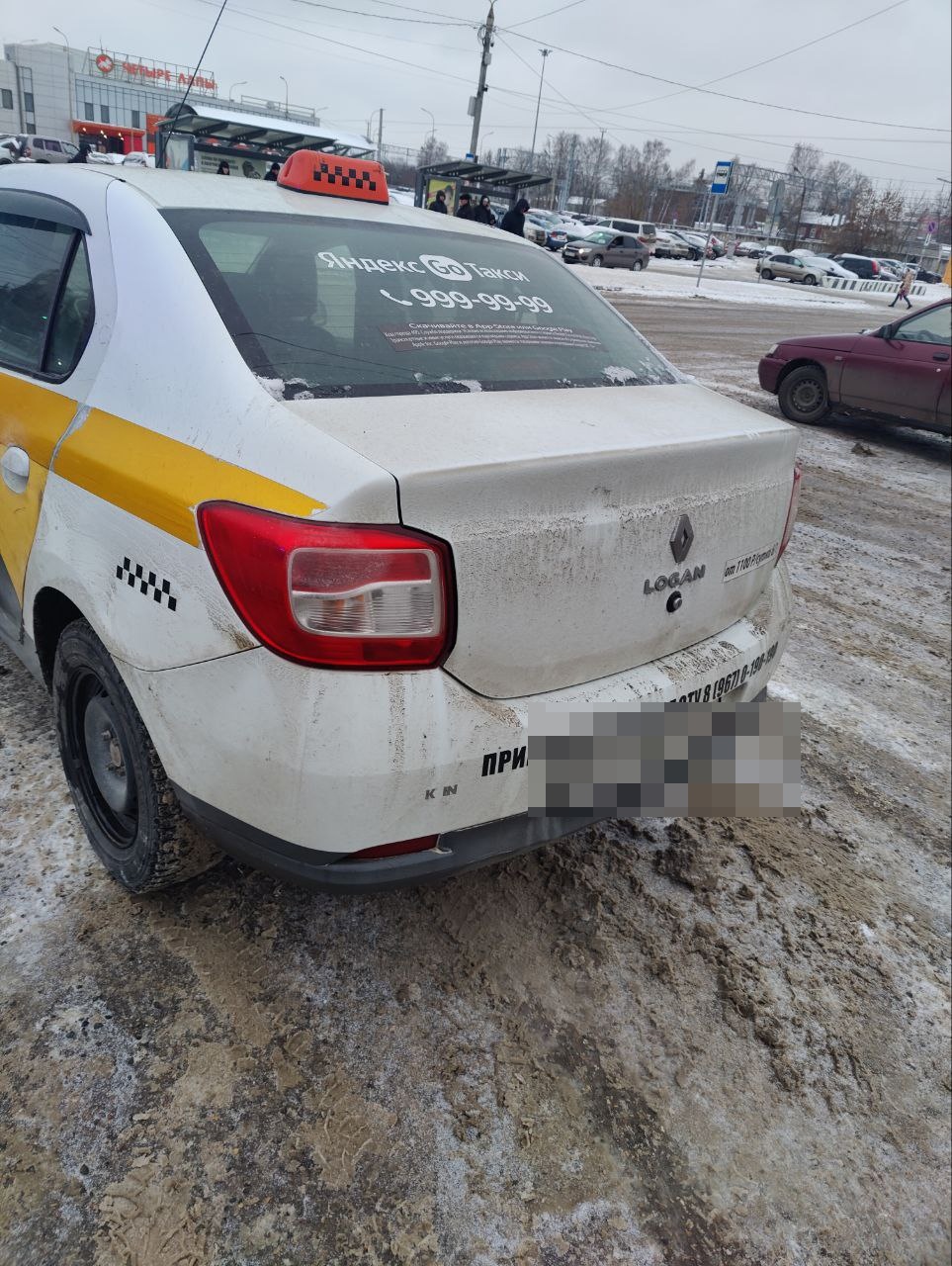 На привокзальной площади в Твери искали таксистов-нелегалов