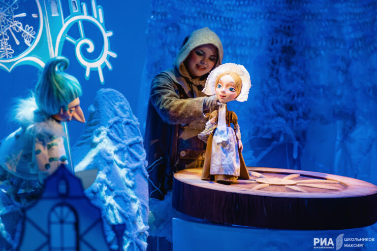 Госпожа Метелица учит зрителей Тверского театра кукол не лениться Госпожа Метелица учит зрителей Тверского театра кукол не лениться