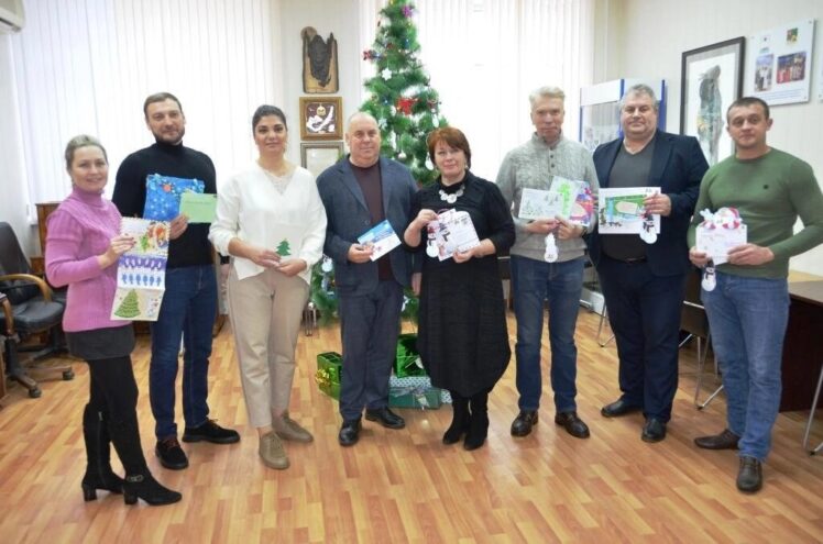 Депутаты Вышневолоцкого округа присоединились к акции "Елка желаний" Депутаты Вышневолоцкого округа присоединились к акции "Елка желаний"