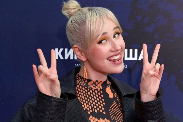 Анну Асти в ремейке "Ивана Васильевича" заменила Клава Кока Анну Асти в ремейке "Ивана Васильевича" заменила Клава Кока