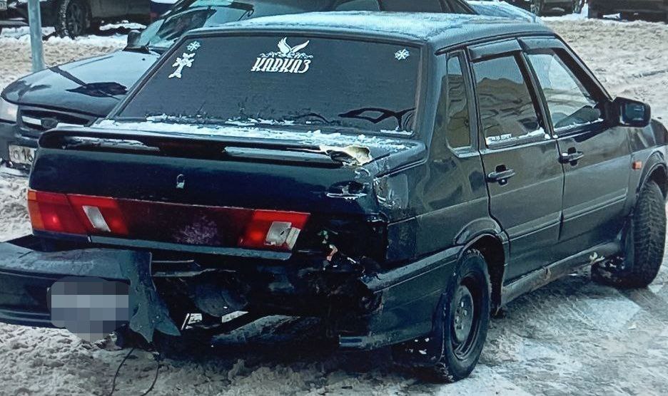 Две легковушки столкнулись на улице Маршала Конева в Твери Две легковушки столкнулись на улице Маршала Конева в Твери