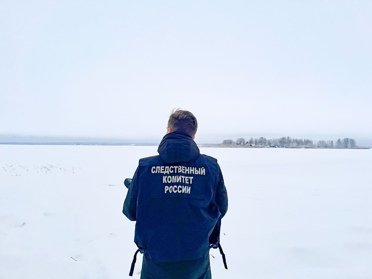 Поездка на мотобуксировщике по озеру Селигер закончилась трагедией Поездка на мотобуксировщике по озеру Селигер закончилась трагедией