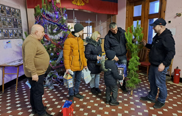 Ёлка желаний: По поручению губернатора Игоря Рудени переданы подарки юным жителям Бердянска