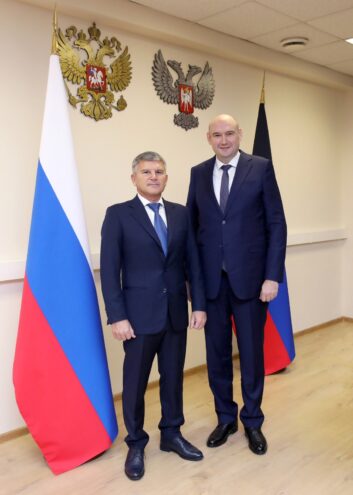 Евгений Солнцев и Игорь Маковский провели рабочую встречу Евгений Солнцев и Игорь Маковский провели рабочую встречу