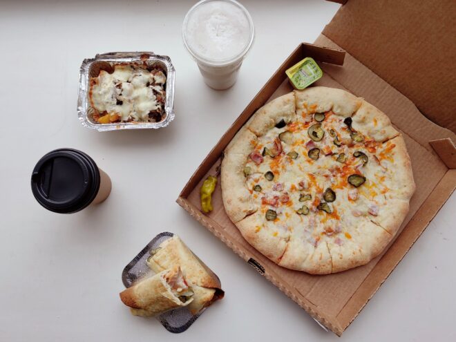 Поели за вас: Любимая пицца Деда Мороза от «Папа Джонс»