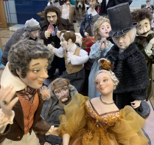 В Твери открылась выставка авторской куклы «По страницам любимых книг»