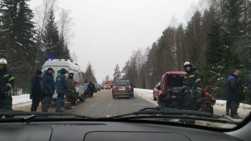 В Тверской области в ДТП с загоревшейся машиной пострадали пять человек В Тверской области в ДТП с загоревшейся машиной пострадали пять человек