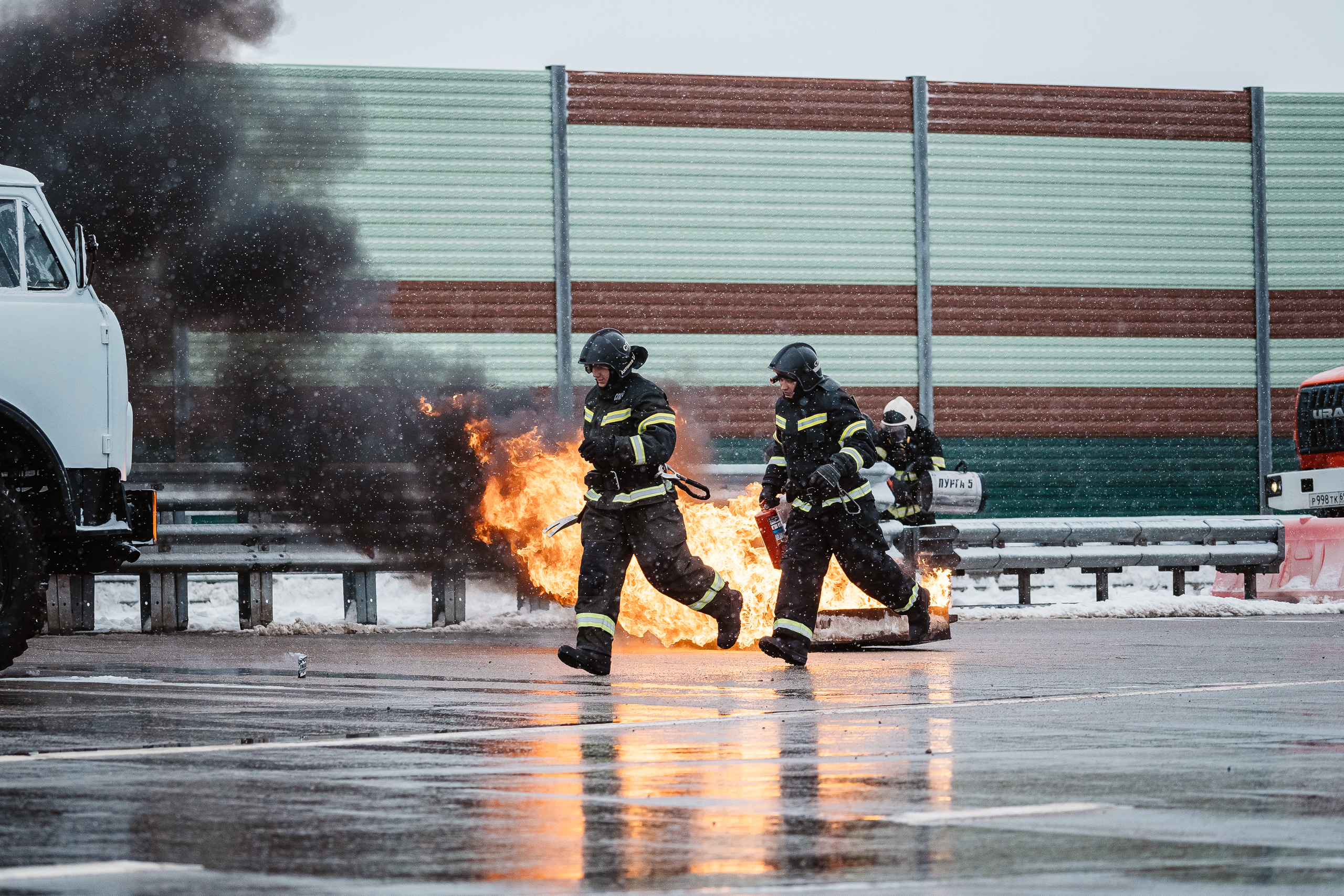 Игорь Руденя поздравил сотрудников МЧС с Днем спасателя России