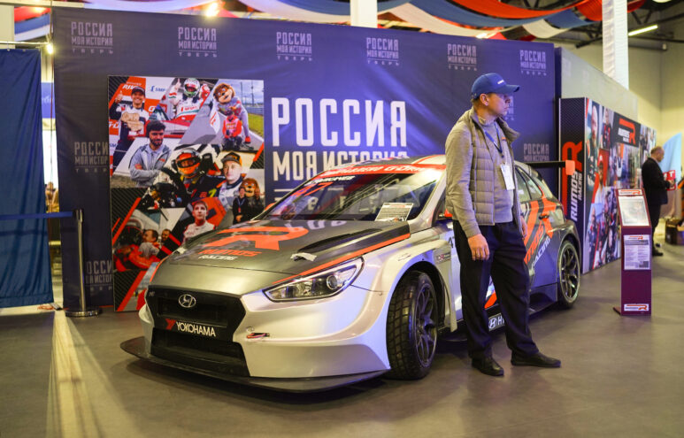 Игорь Руденя пообщался со школьниками на фестивале профессий «Билет в будущее»