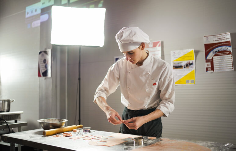 Игорь Руденя пообщался со школьниками на фестивале профессий «Билет в будущее»