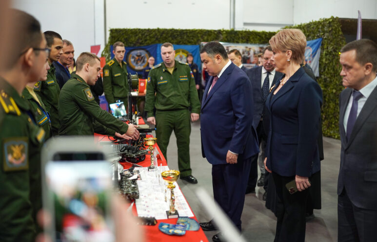 Игорь Руденя пообщался со школьниками на фестивале профессий «Билет в будущее»