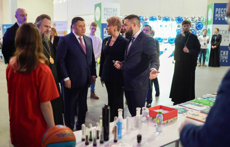 Игорь Руденя пообщался со школьниками на фестивале профессий «Билет в будущее»