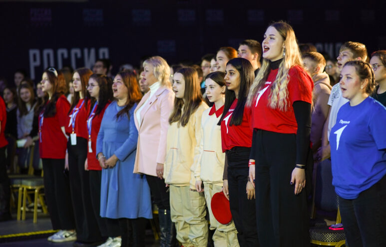 Игорь Руденя пообщался со школьниками на фестивале профессий «Билет в будущее»