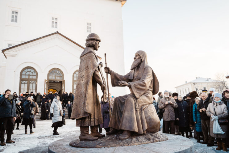 На Соборной площади открыли памятник Михаилу Тверскому и святителю Симеону На Соборной площади открыли памятник Михаилу Тверскому и святителю Симеону