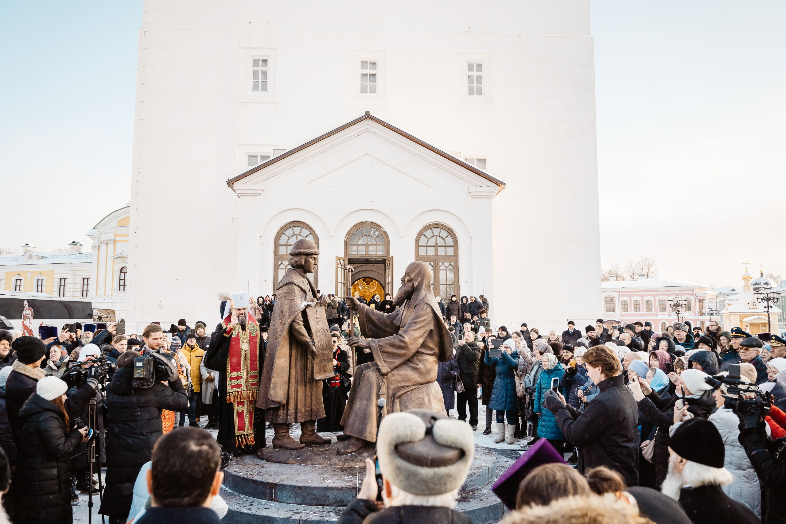 На Соборной площади открыли памятник Михаилу Тверскому и святителю Симеону