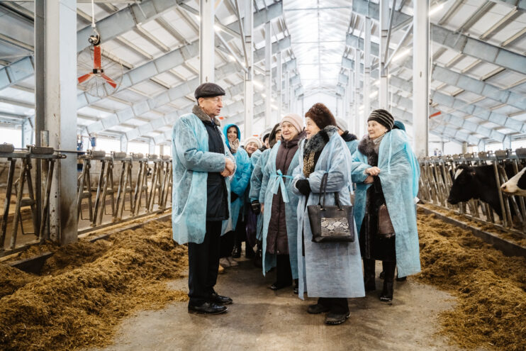 «Мы кормим Тверь…»: ЗАО «Калининское» организовало экскурсию и праздник для детей войны и ветеранов труда «Мы кормим Тверь…»: ЗАО «Калининское» организовало экскурсию и праздник для детей войны и ветеранов труда
