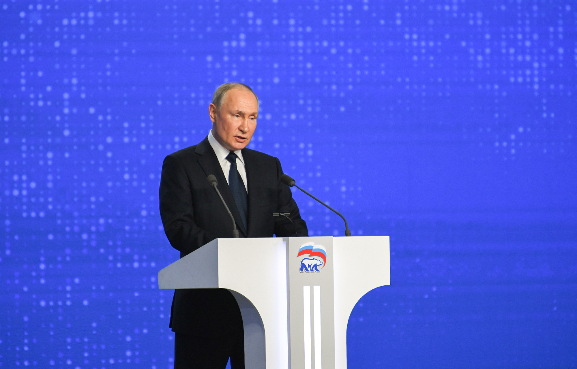 Съезд партии «Единая Россия» единогласно поддержал выдвижение Владимира Путина на президентских выборах Съезд партии «Единая Россия» единогласно поддержал выдвижение Владимира Путина на президентских выборах