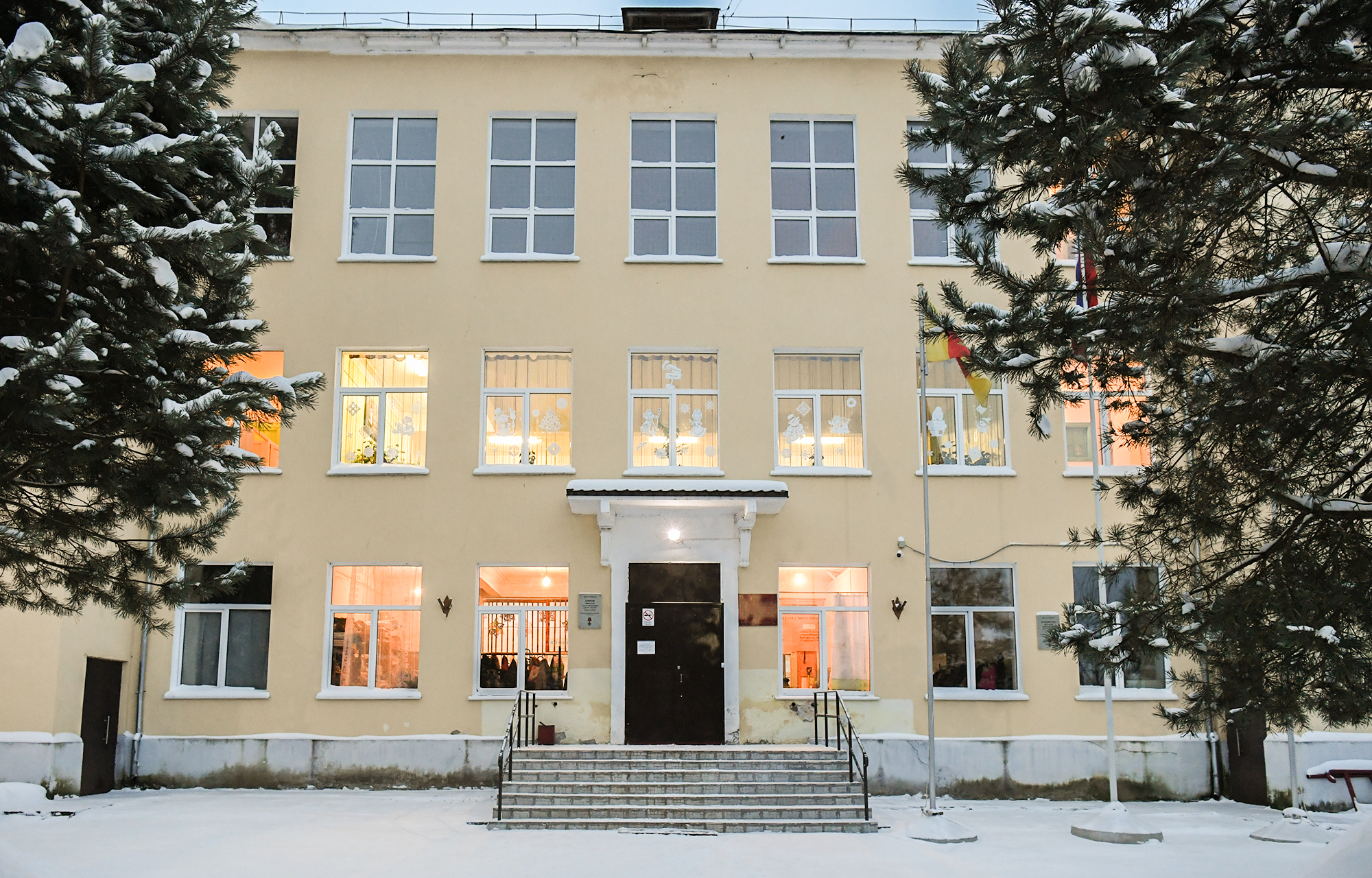 В ходе рабочей поездки в Кимрский округ Игорь Руденя посетил Белогородскую школу