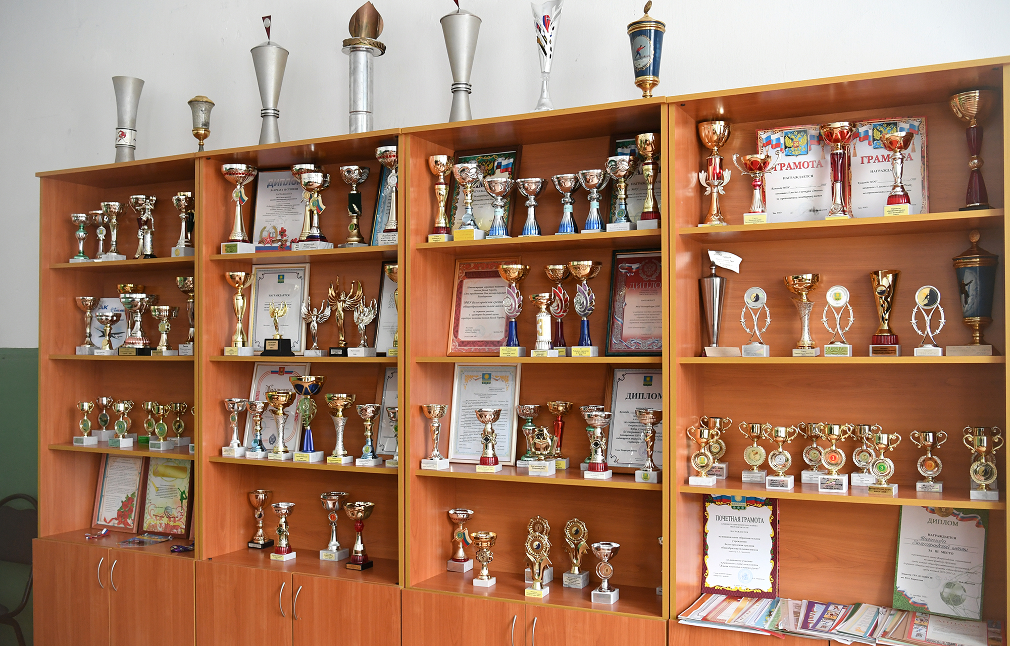 В ходе рабочей поездки в Кимрский округ Игорь Руденя посетил Белогородскую школу