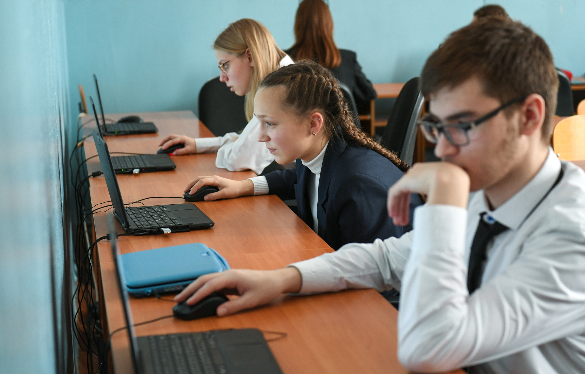 В ходе рабочей поездки в Кимрский округ Игорь Руденя посетил Белогородскую школу