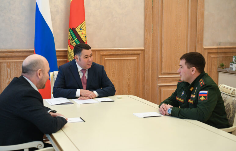 Губернатор Игорь Руденя провел встречу с Героем России Раилем Габдрахмановым Губернатор Игорь Руденя провел встречу с Героем России Раилем Габдрахмановым