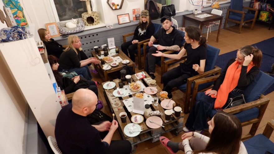 Участники тверского книжного клуба пообщались с известным автором Исламом Ханипаевым