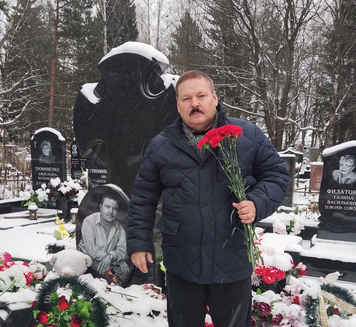 Юрий Кузнецов-Таежный посетил могилу тверского шансонье