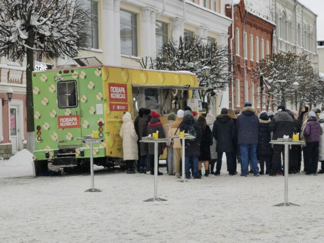 В Твери снимают новый выпуск программы «Повара на колесах» "Повара на колесах" приготовили в Твери «Императорскую утку» и «Пожарскую котлету 2.0»