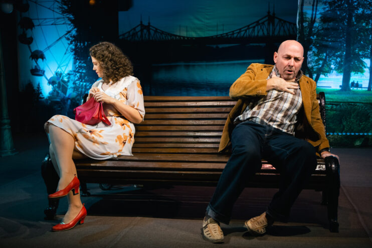 Встретились два одиночества: В Тверском театре драмы прошла премьера спектакля "Скамейка"