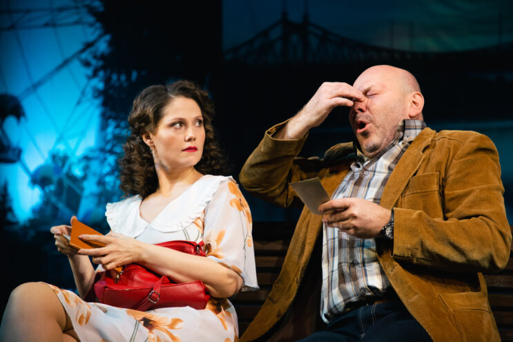 Встретились два одиночества: В Тверском театре драмы прошла премьера спектакля "Скамейка"