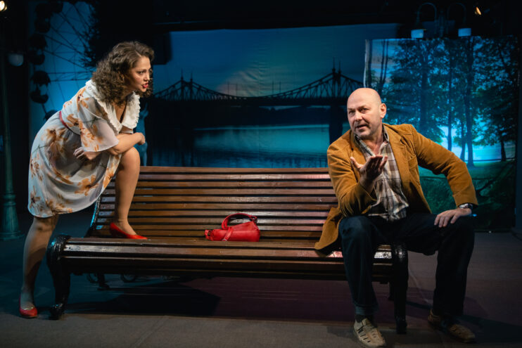 Встретились два одиночества: В Тверском театре драмы прошла премьера спектакля "Скамейка"