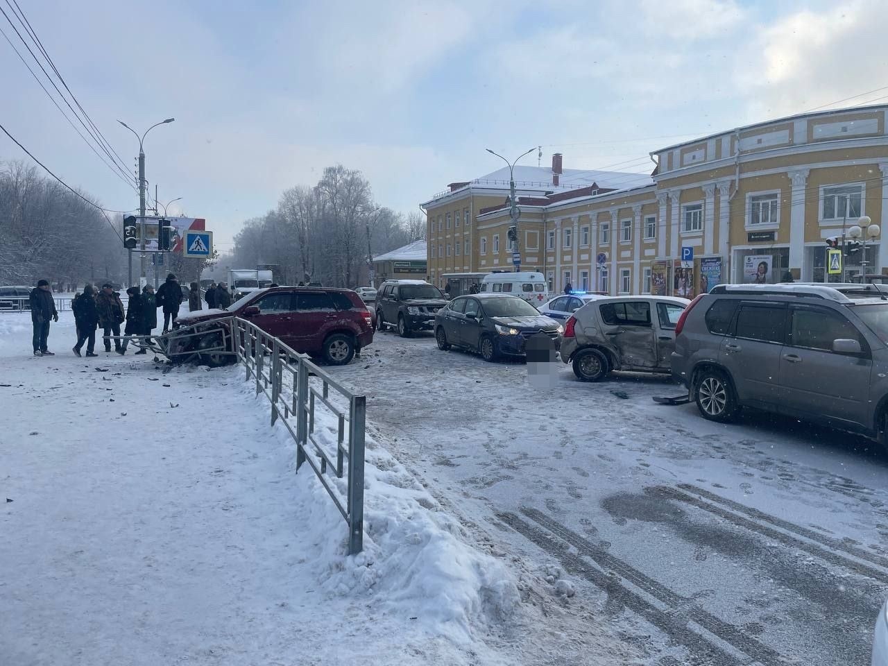Пять машин столкнулись на Петербургском шоссе в Твери Пять машин столкнулись на Петербургском шоссе в Твери