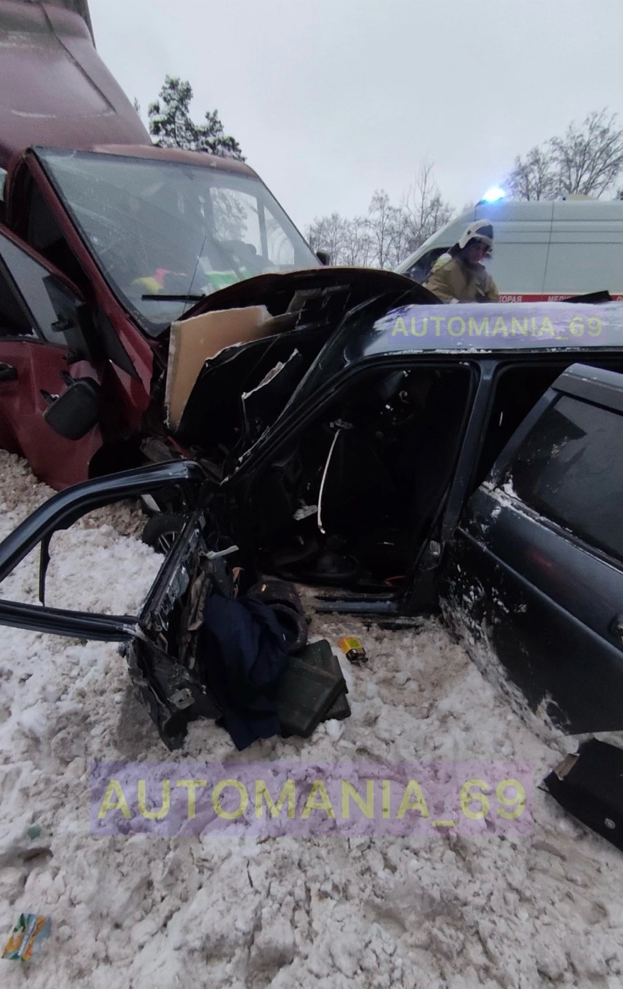 В Тверской области в страшной аварии погиб человек В Тверской области в страшной аварии погиб человек