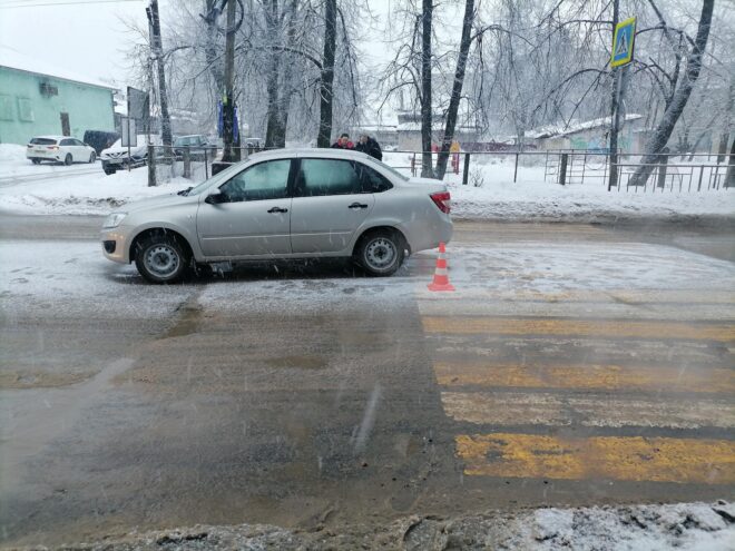 В Кимрах автомобиль сбил 12-летнюю девочку В Кимрах автомобиль сбил 12-летнюю девочку