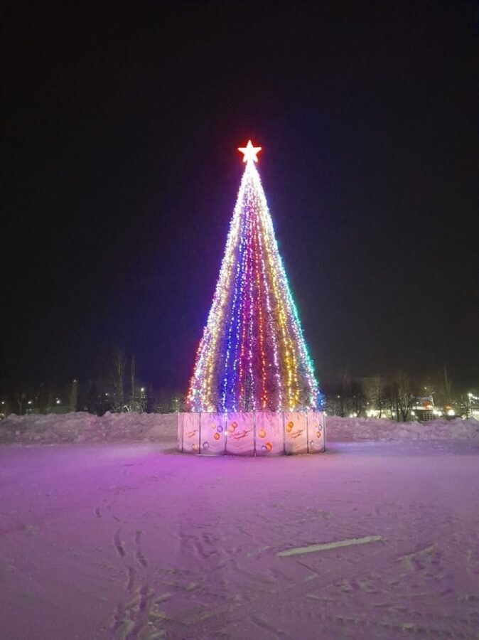 В Андреаполе на новогодней ёлке появятся сотни ярких шаров