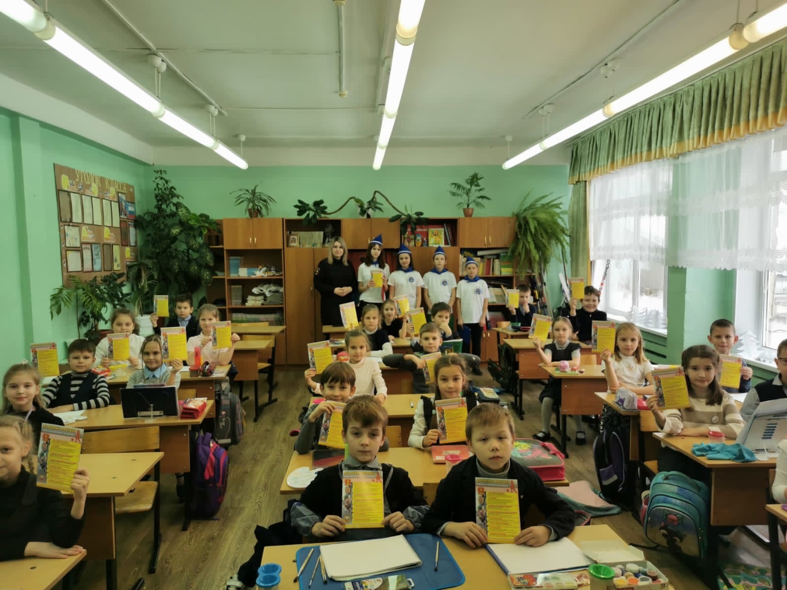 Нелидовским школьникам напомнили о правилах поведения на дороге Нелидовским школьникам напомнили о правилах поведения на дороге