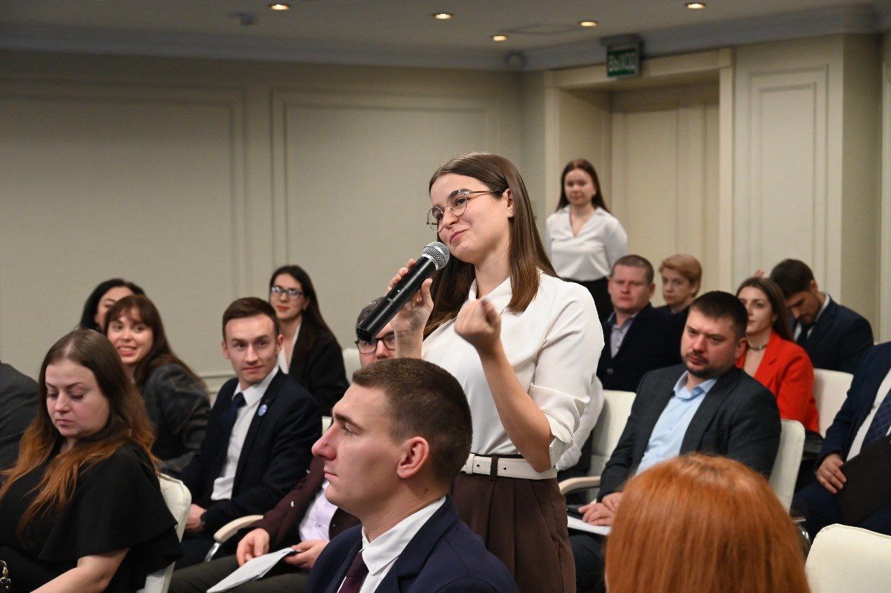 Игорь Маковский наградил победителей конкурса «Молодые лидеры» и встретился с председателями Советов молодежи в Москве Игорь Маковский наградил победителей конкурса «Молодые лидеры» и встретился с председателями Советов молодежи в Москве