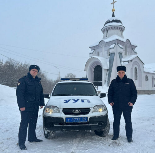 В Твери женщина поблагодарила полицейских за добросовестную работу В Твери женщина поблагодарила полицейских за добросовестную работу
