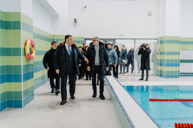 Большой фоторепортаж инспекционной поездки губернатора по строящимся школам и поликлинике в Твери