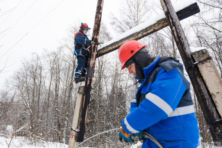 Больше 350 энергетиков привлечены к восстановлению электроснабжения в районах Тверской области Больше 350 энергетиков привлечены к восстановлению электроснабжения в районах Тверской области