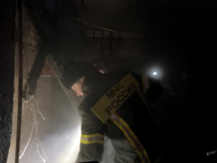 В Твери из-за пожара в колясочной из дома эвакуировали 23 человека