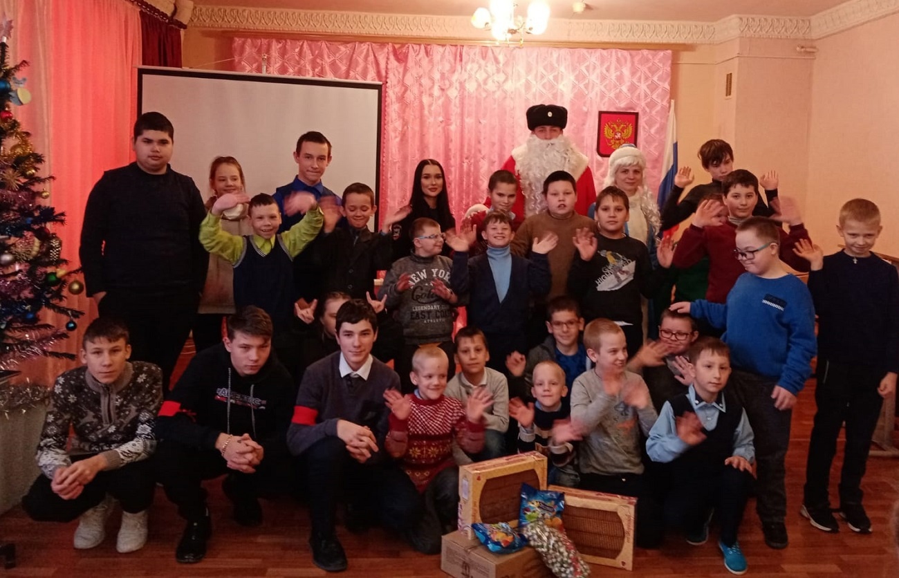 Полицейский Дед Мороз навестил воспитанников нелидовской школы-интерната
