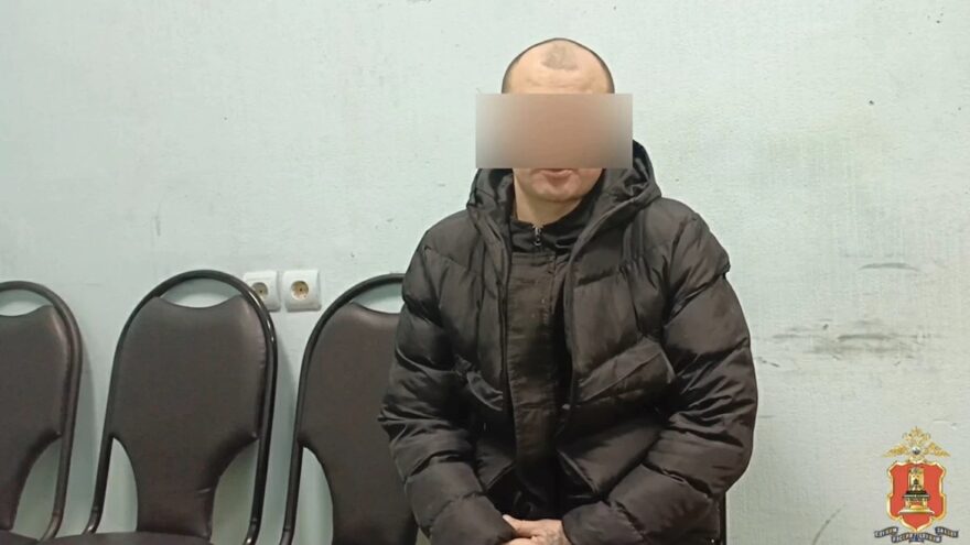 Житель Твери выстрелил в дверь автобуса из пневматического пистолета