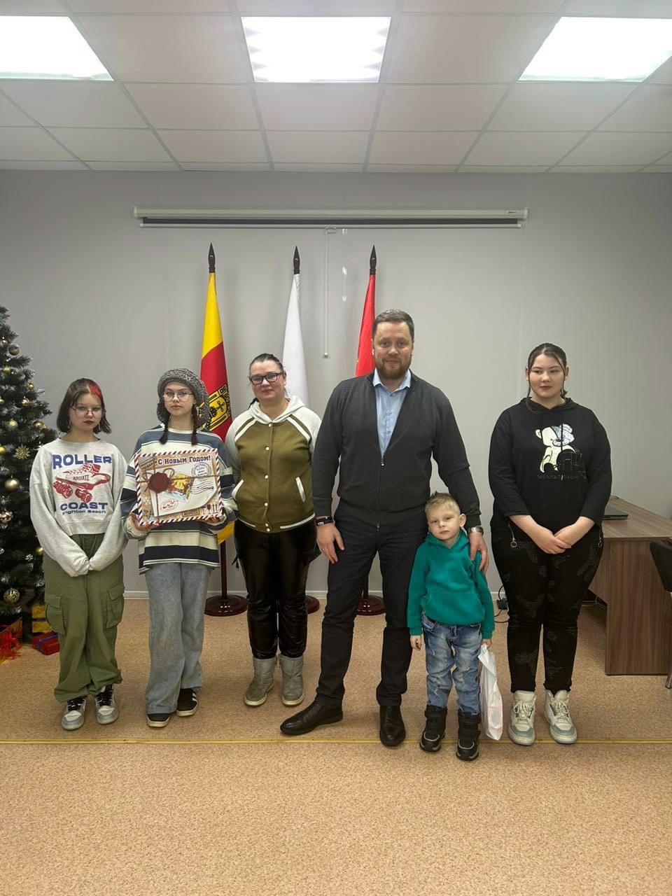 В Ржевском округе многодетной семье вручили ключи от новой квартиры В Ржевском округе многодетной семье вручили ключи от новой квартиры