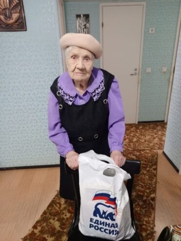 В Андреапольском муниципальном округе ветеранам вручили новогодние подарки В Андреапольском муниципальном округе ветеранам вручили новогодние подарки