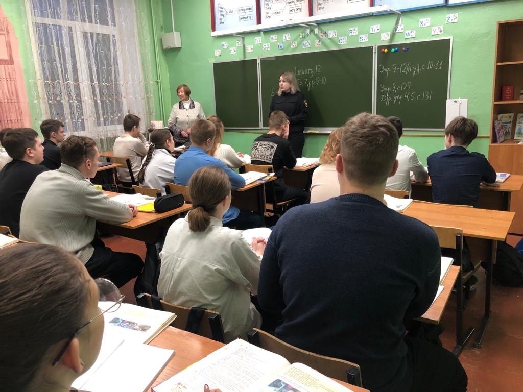Сотрудники ГИБДД провели профилактическую беседу с нелидовскими школьниками Сотрудники ГИБДД провели профилактическую беседу с нелидовскими школьниками